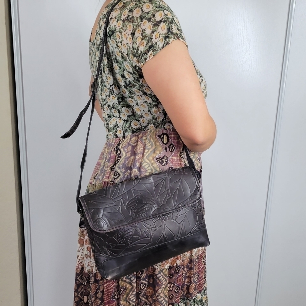 Vintage Debra Lynne Tooled Leather‎ Shoulder Bag Toucan Leaf Flap Closure Smooth